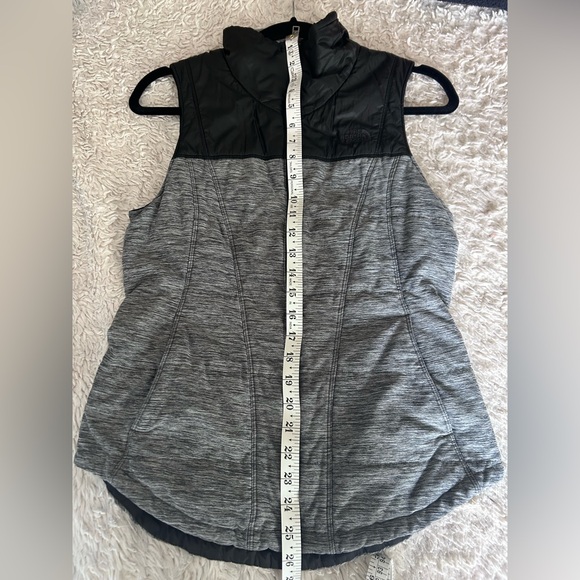 The North Face Black & Gray Heather Athletic Vest with Pockets. Size S - Picture 9 of 11